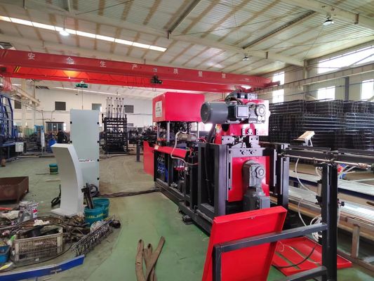 Macchina di saldatura di tubi quadrati ERW efficiente per la produzione di tralicci
